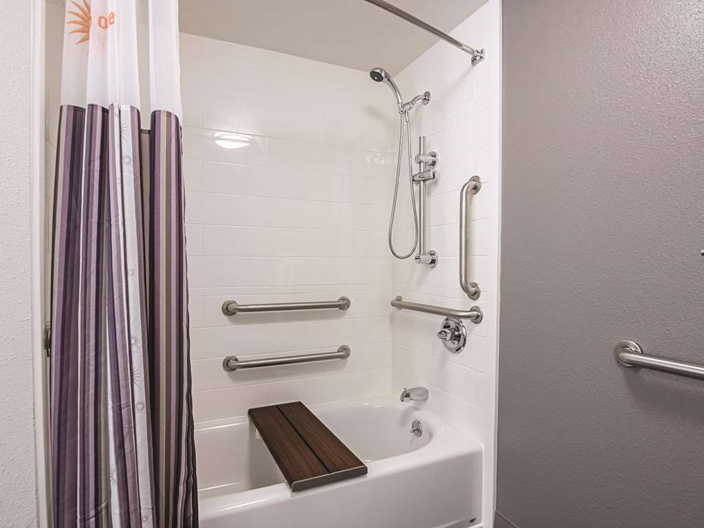 La Quinta Inn & Suites by Wyndham Portland DT Maine Med - photo 32