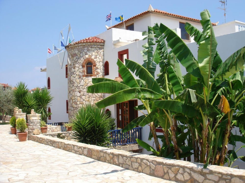 Zagamilos Hotel in Koroni, Greece