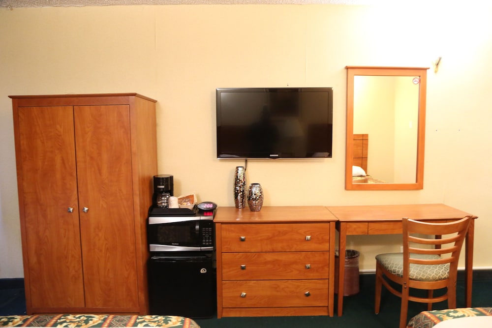 Jfk Inn - photo 14