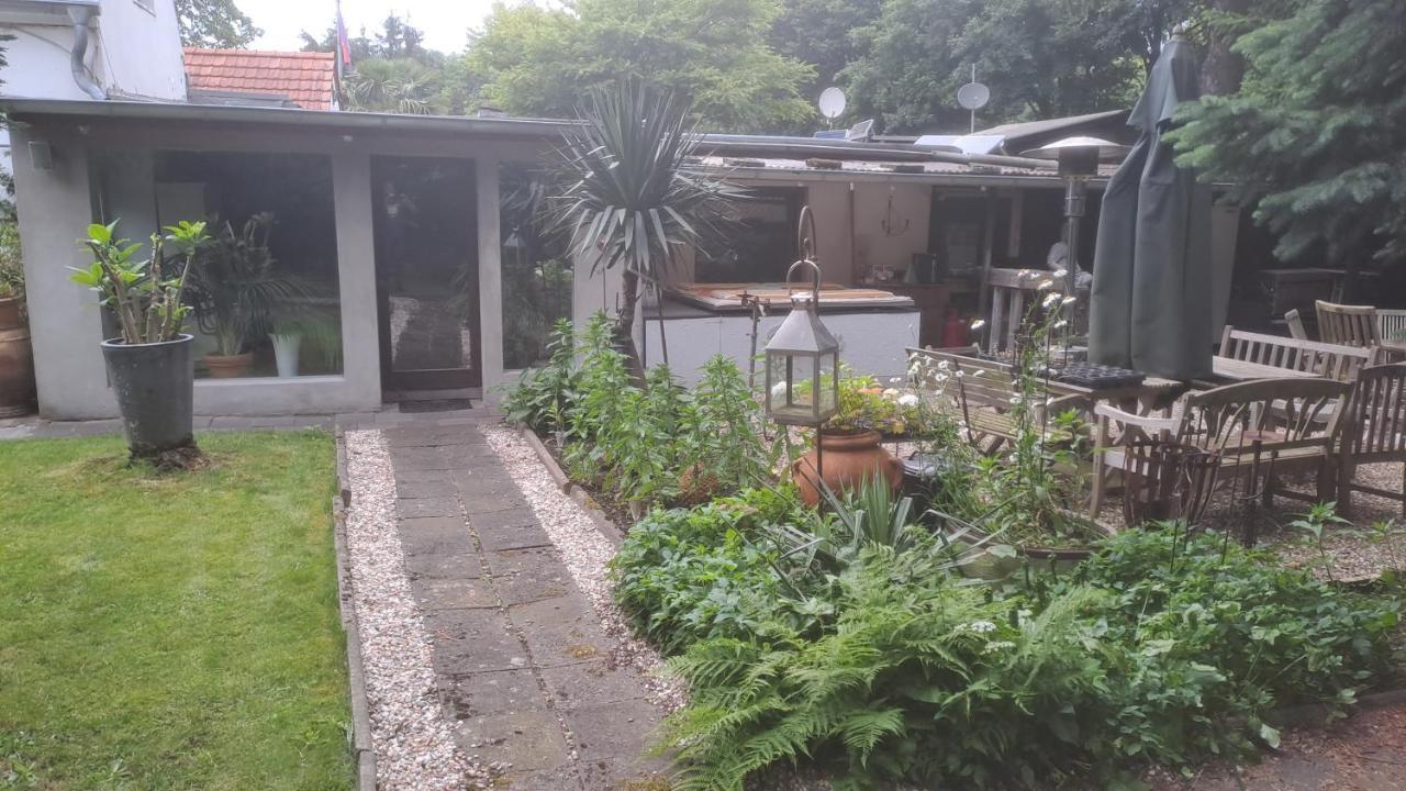 Apartmenthaus mit Sauna und Whirlpool in Krefeld, Germany