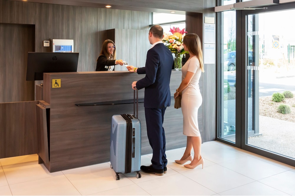 Hôtel Roi Soleil Prestige Plaisir St Quentin — hotel in Plaisir