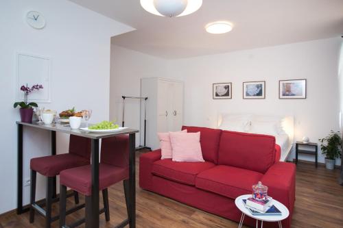 Piccola Red Studio 50m from the beach