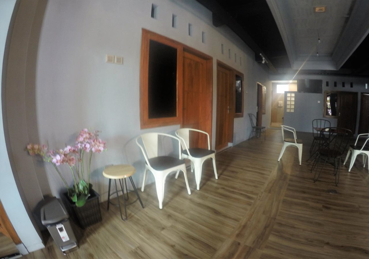 InnBox Capsule Hotel — Jember — photo 4