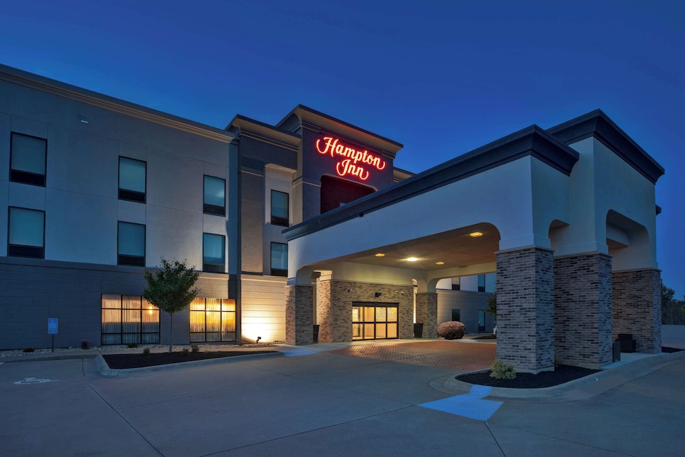 Hampton Inn Clinton IA - photo 57