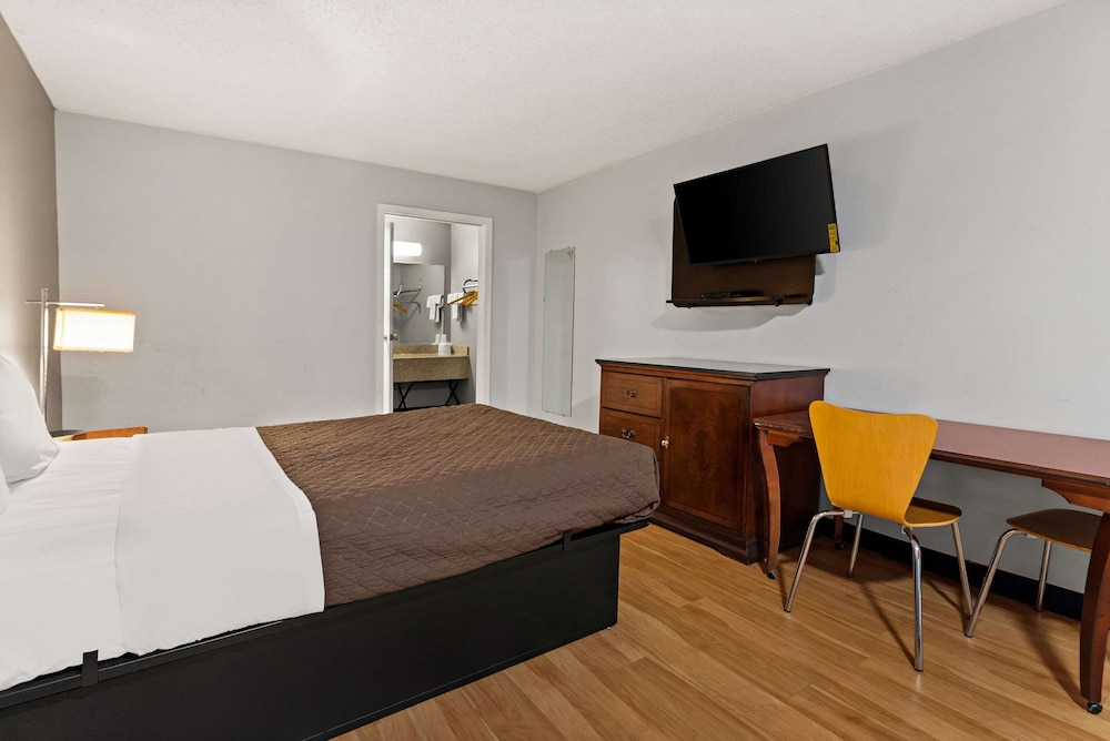Rodeway Inn Brooklawn NJ - photo 18
