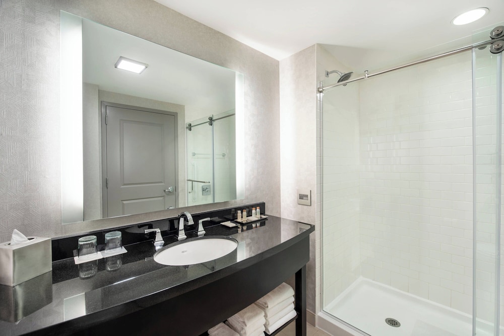 Renaissance by Marriott Boston Patriot Place Hotel - photo 23