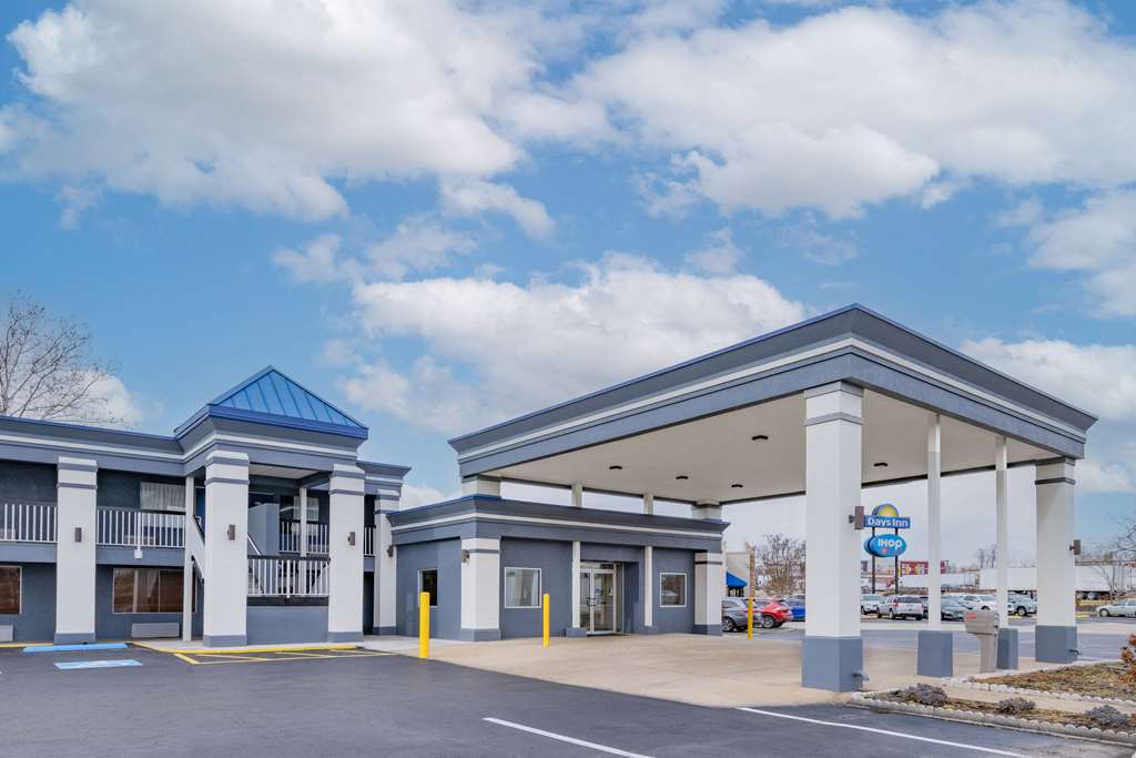 Days Inn by Wyndham Fredericksburg North - photo 4