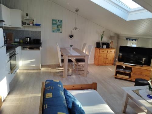 FeWo 8 1ste Etage eigene Terrasse mit Strandkorb — 4-Star Luxury Hotel in Dahme, Germany