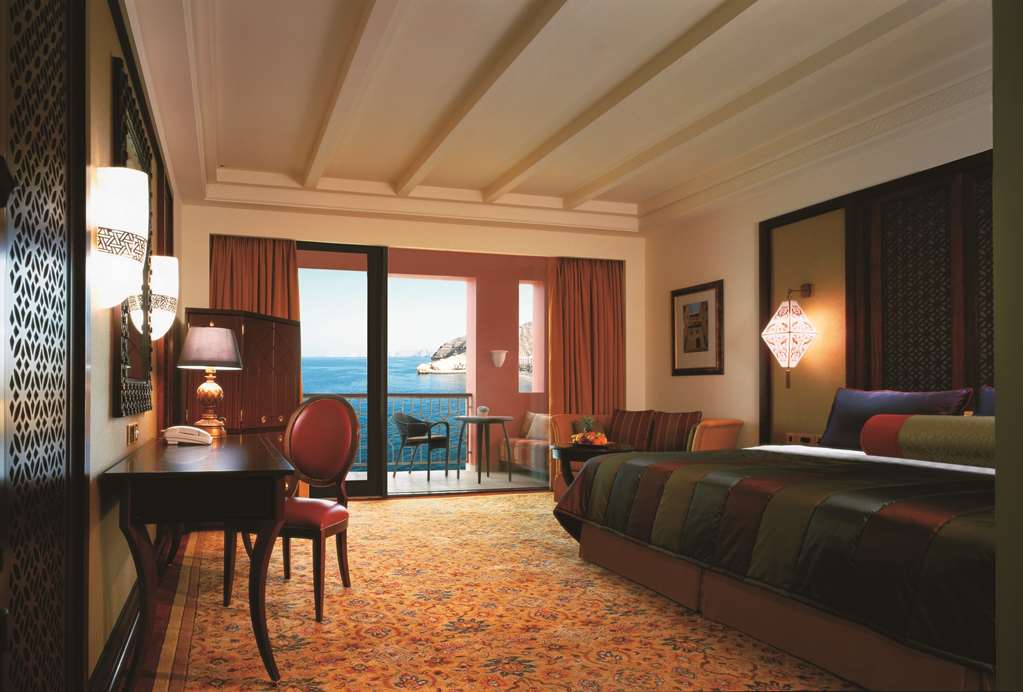 Al Husn Hotel Deluxe Sea View Room