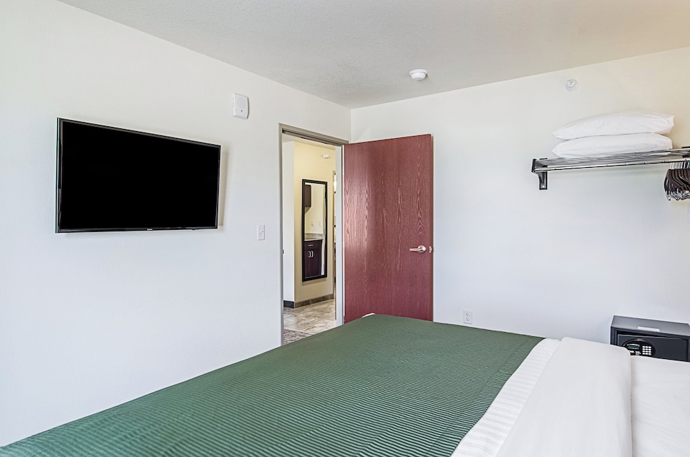 Cobblestone Inn & Suites Guernsey - photo 8