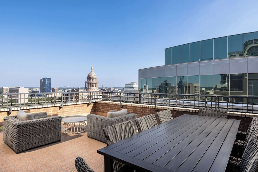 DoubleTree Suites by Hilton Austin Downtown Capitol - photo 24
