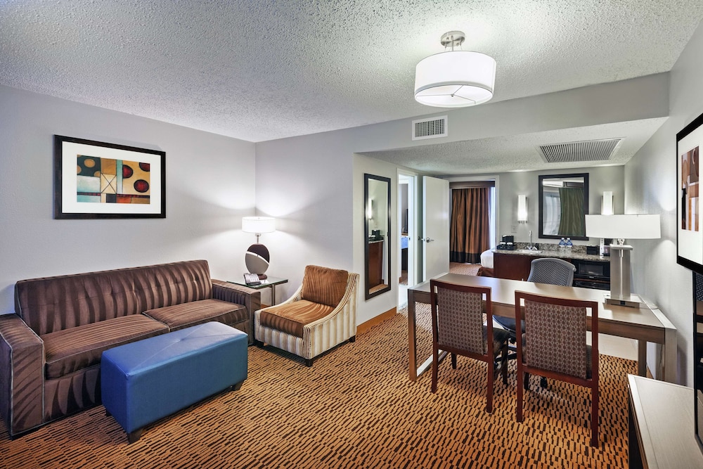 Embassy Suites by Hilton Dallas Market Center - photo 25