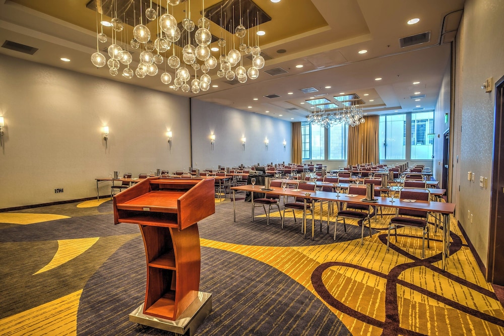 Courtyard by Marriott Portland City Center - photo 51
