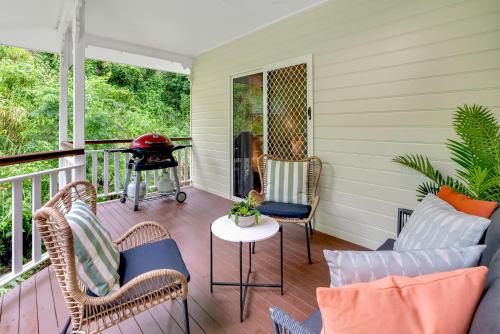 'Tropical Refuge' Classic Queenslander Paradise — 4-Star Luxury Hotel in Stratford, Australia