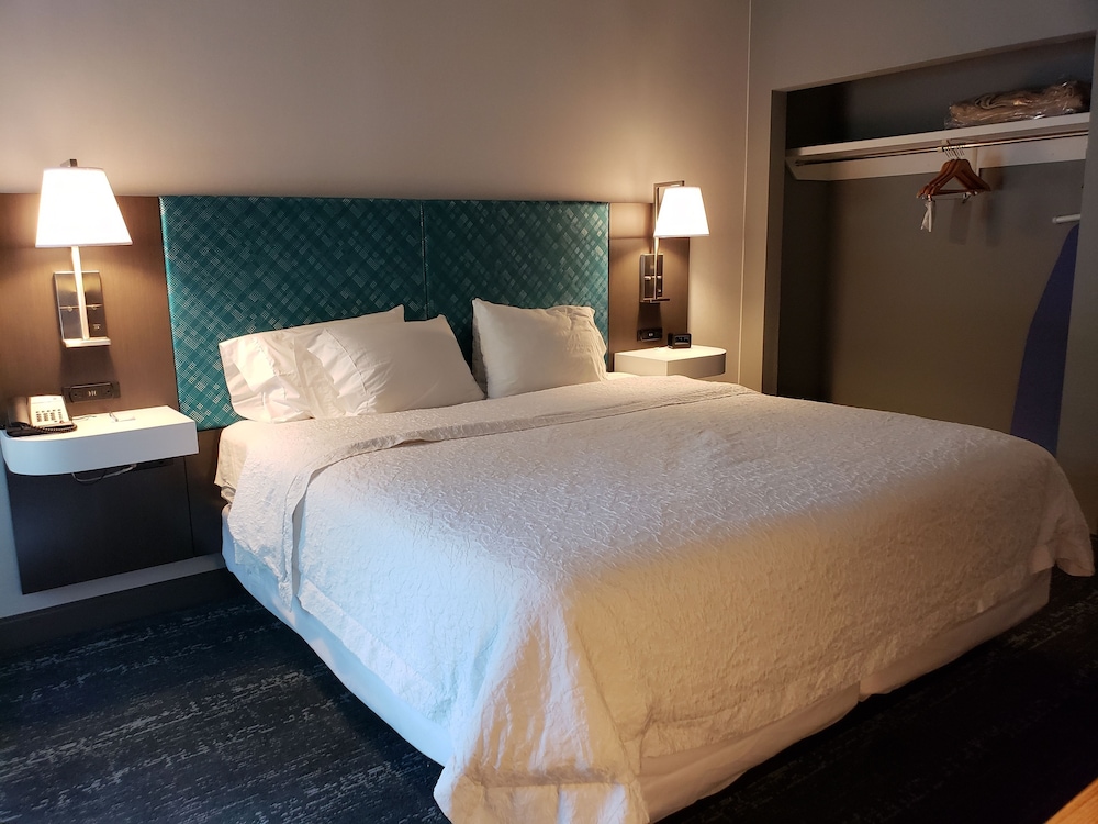 Hampton Inn & Suites Newtown - photo 40