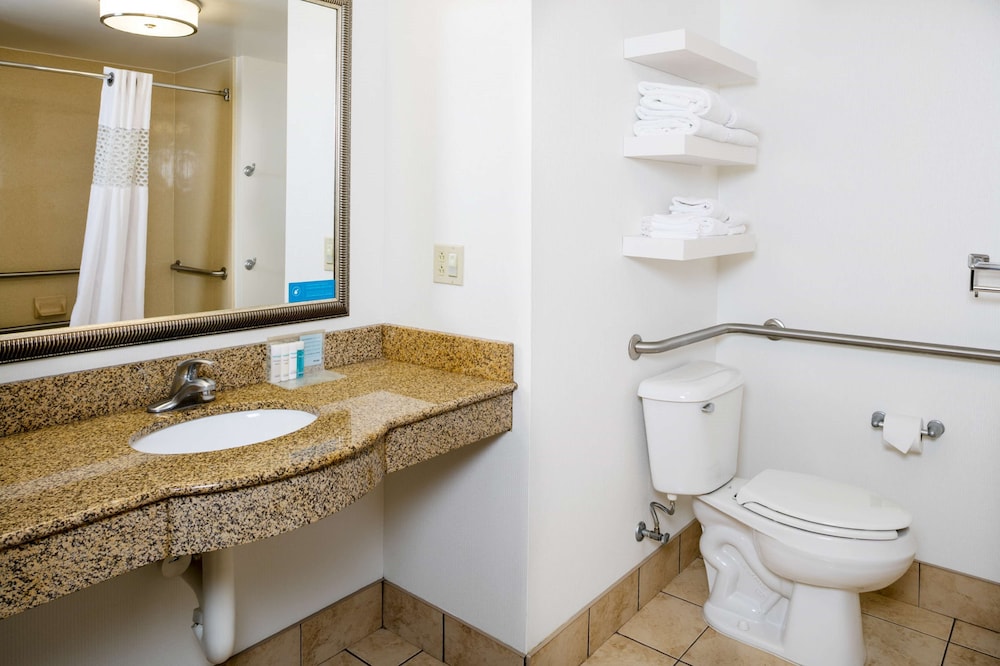 Hampton Inn & Suites Toledo Perrysburg - photo 34