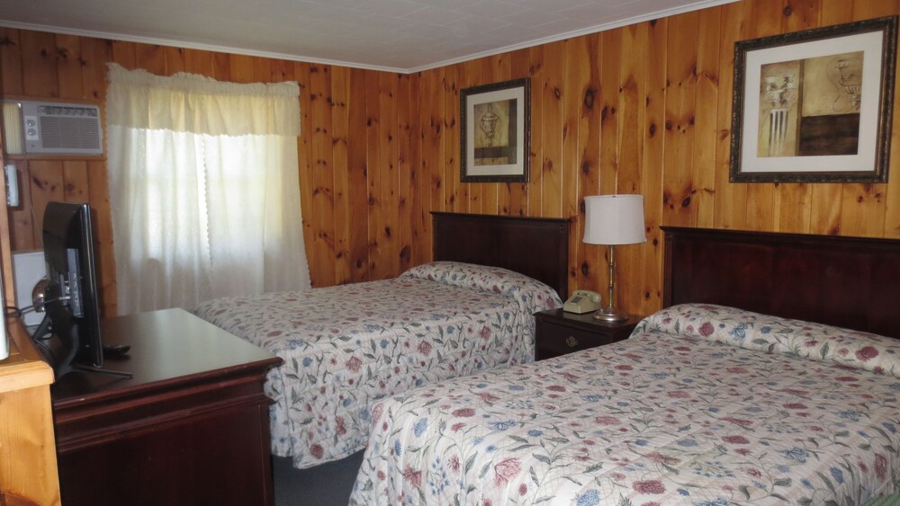 The Villager Motel - photo 12