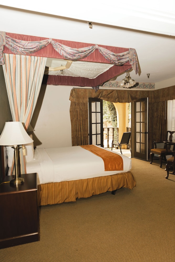 Historic Santa Maria Inn - photo 26