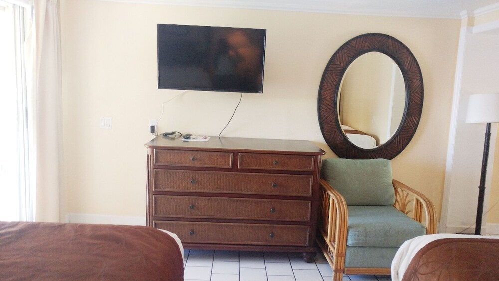 Flamingo Inn Bayside Suites - photo 15