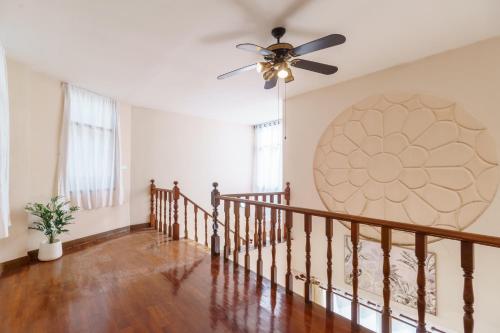 Charming 3 Storey house near BTS Onnut Station