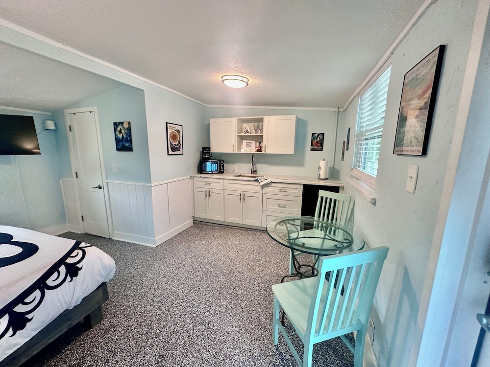 Neptune's Grotto Waterfront Retreat - photo 15