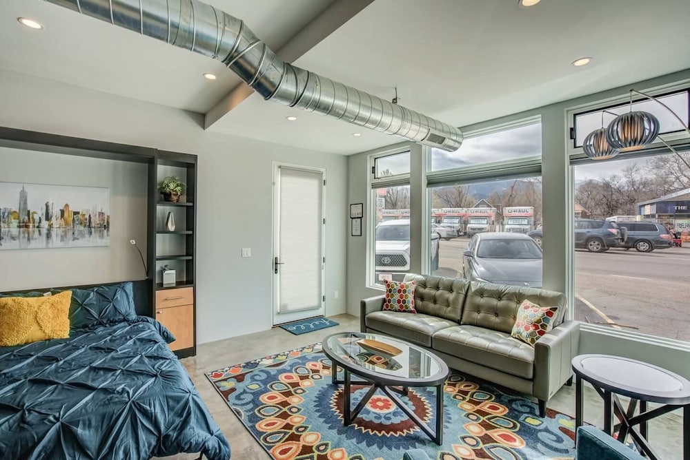 1BD Studio Downtown Close to Hiking W ac in Colorado Springs, United States