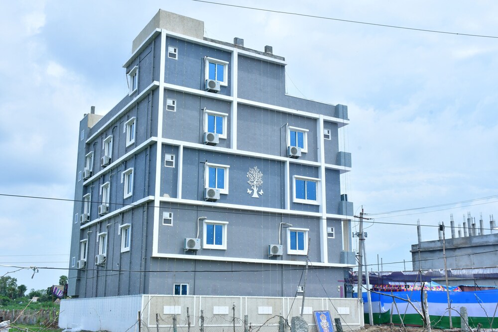 Kavuri Grand — hotel in Bapatla