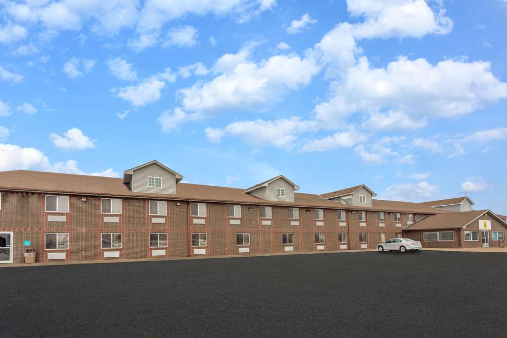 Super 8 by Wyndham Missouri Valley - featured photo