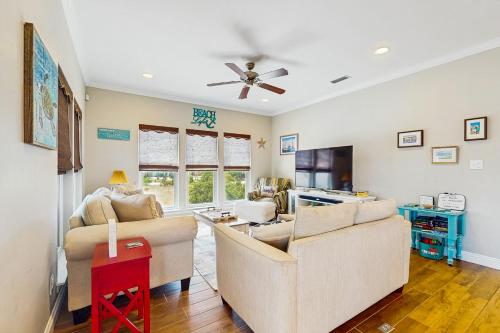 Relax & Wave in Dauphin Island, United States