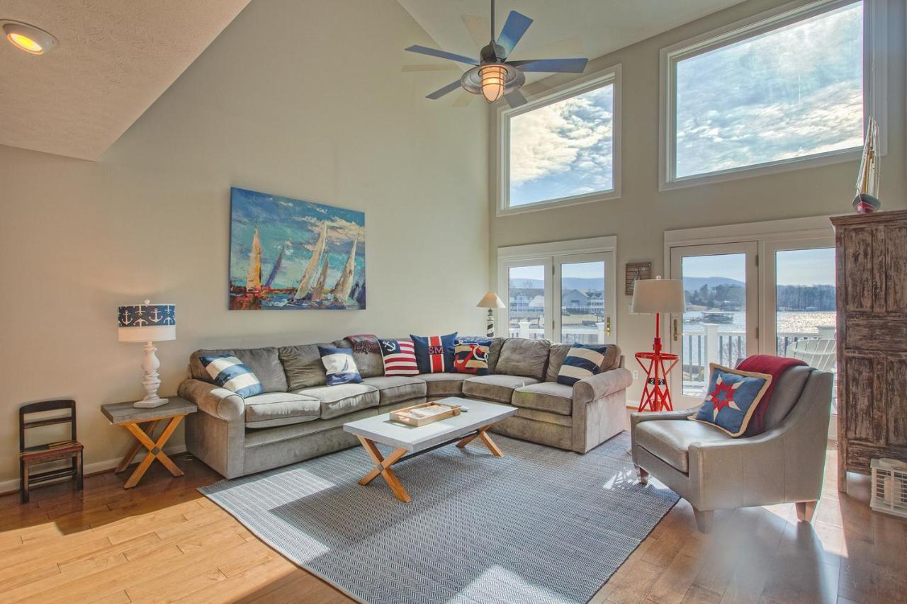 Sail Away in Lakes, United States