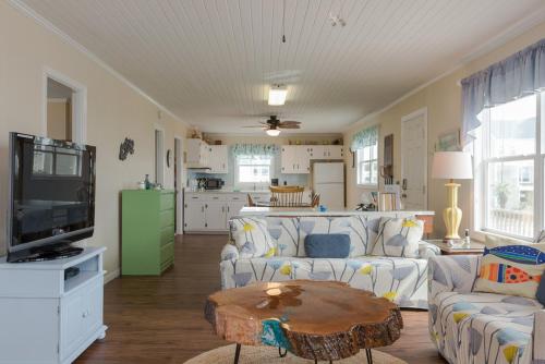 The Beach Fact Oar by Oak Island Accommodations - photo 5