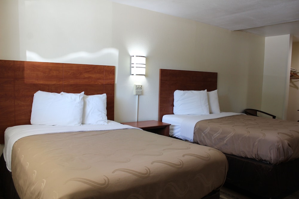 EverGreen Inn & RV - photo 8