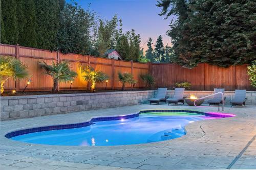 Luxury 5 beds Villa with Heated Pool & Resort Amenities — hotel in Edmonds