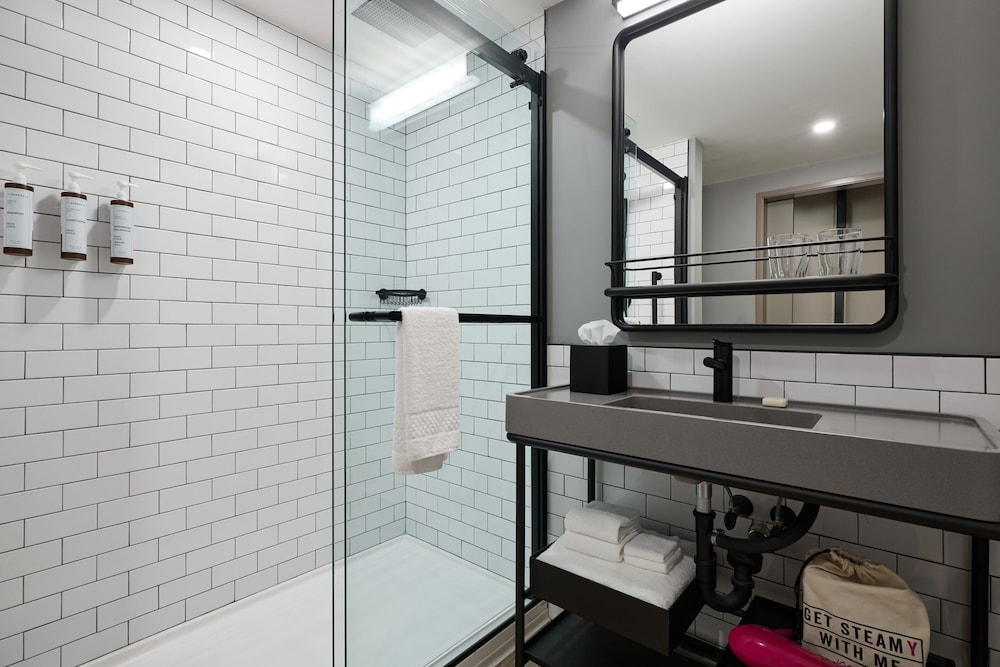 Moxy Charleston Downtown - photo 25