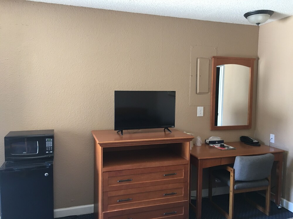American Inn Council Bluffs - photo 9