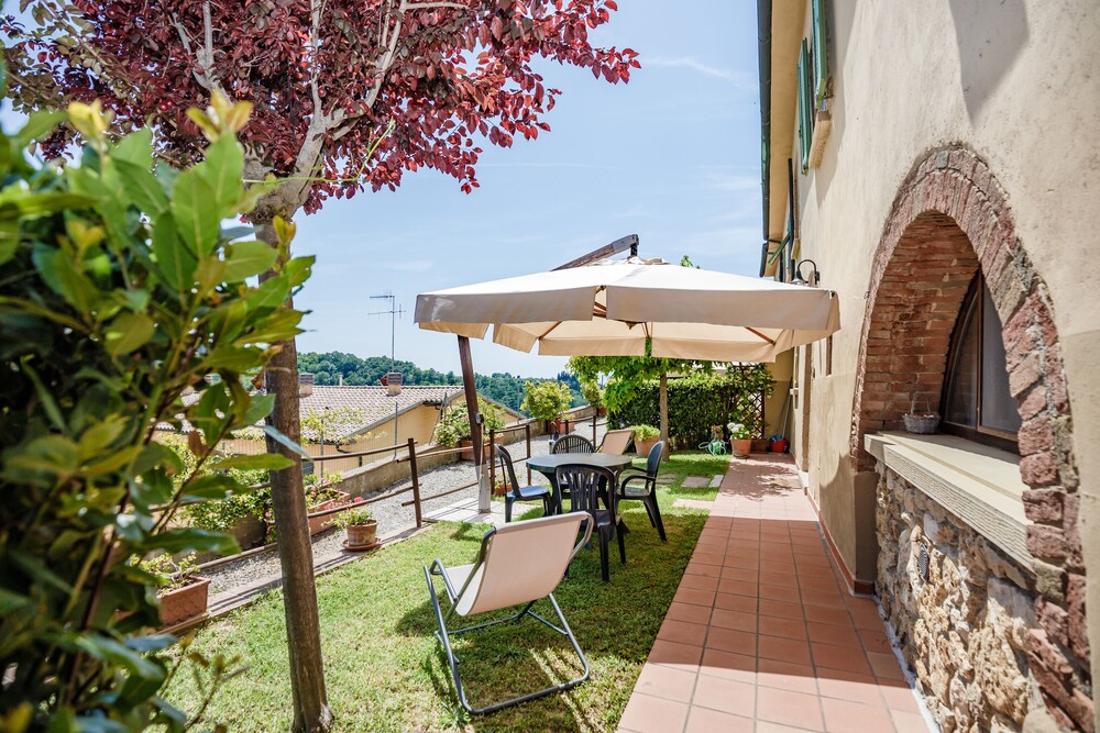 Casetta Luna e Sole — 4-Star Luxury Hotel in Montescudaio, Italy
