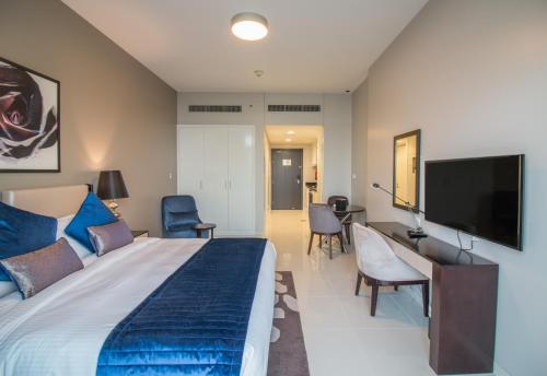 Premium Studio with Beautiful Golf Course View — 5-Star Luxury Hotel in Dubai, United Arab Emirates