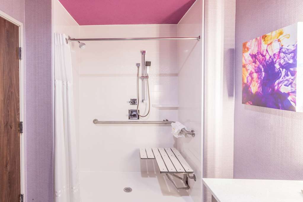 La Quinta Inn & Suites by Wyndham Houston East at Sheldon Rd - photo 21