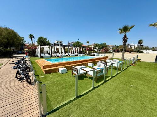 Appartamento Al Faro — 4-Star Luxury Hotel in Alba Adriatica, Italy