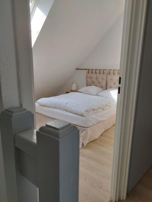 Appt 4p Manoirs 1 a la Mer Chez Claudette & Marc — 4-Star Luxury Hotel in Courseulles-Sur-Mer, France