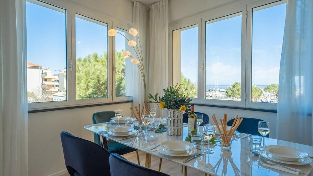 Appartamento Lux 6 Emma Villas — 4-Star Luxury Hotel in Rimini, Italy