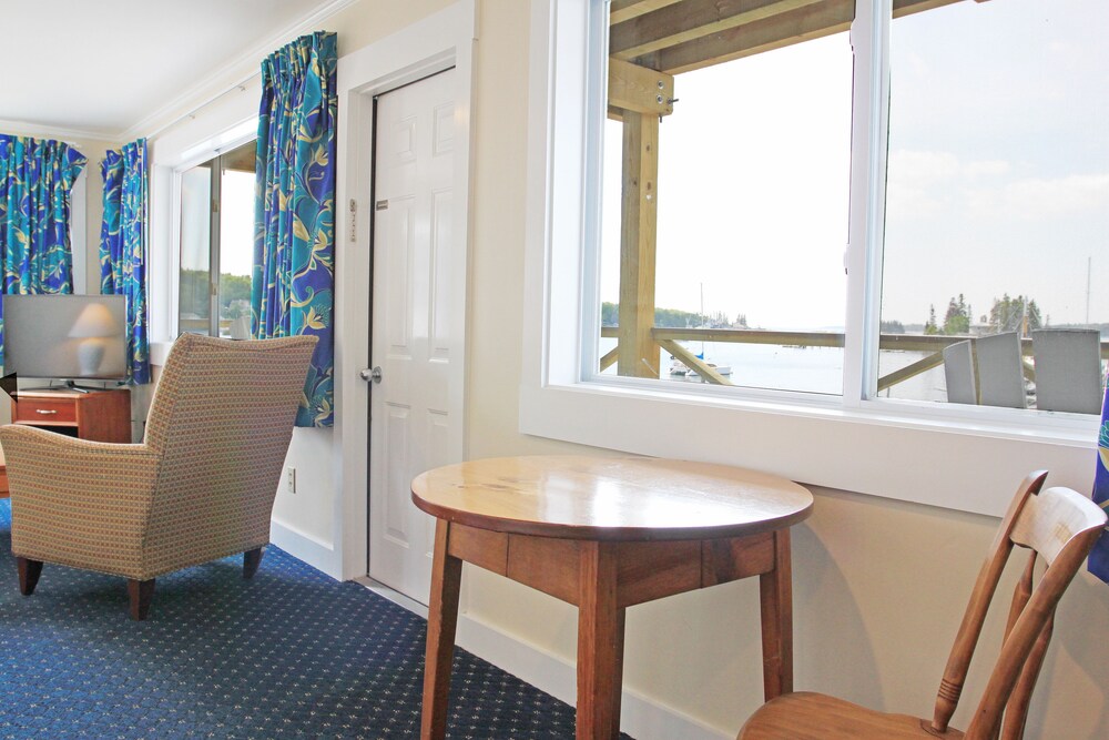 Fishermans Wharf Inn - photo 36