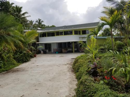 Fully renovated 4 bd with 2 master suits 3 bth home in centralized location — 4-Star Luxury Hotel in Kea'au, United States