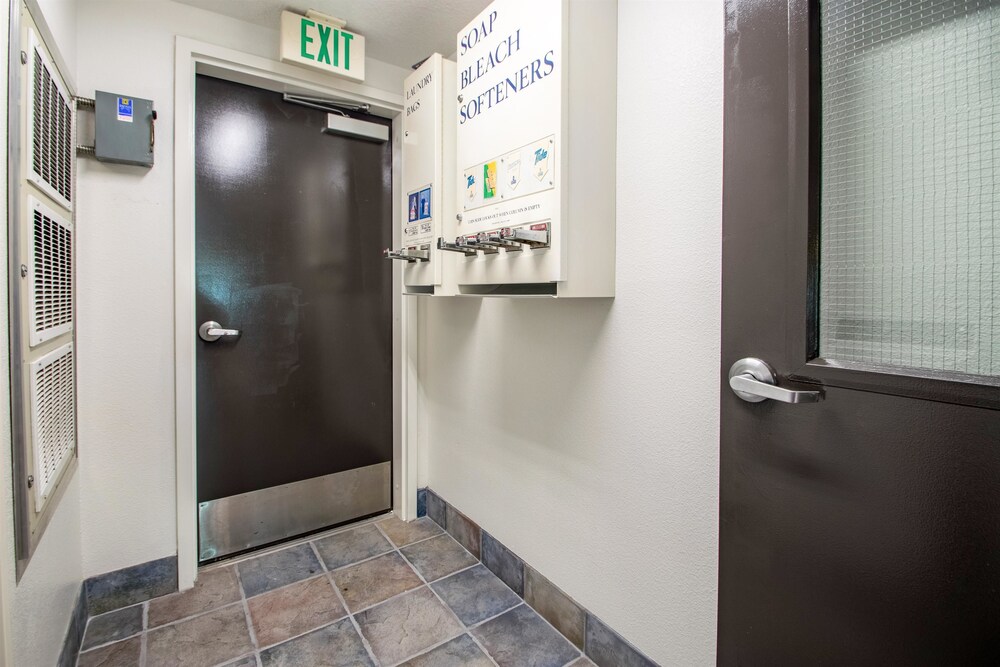 Motel 6 Portland North - photo 21