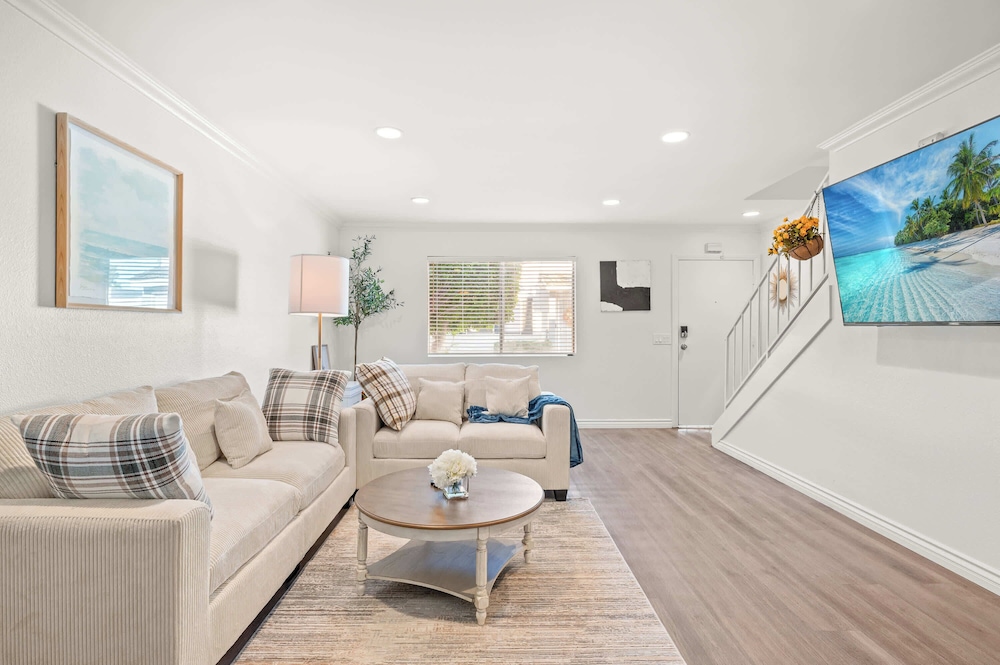Modern Glendora Retreat Family Getaway Near Cal Poly & Mt. SAC — hotel in Glendora