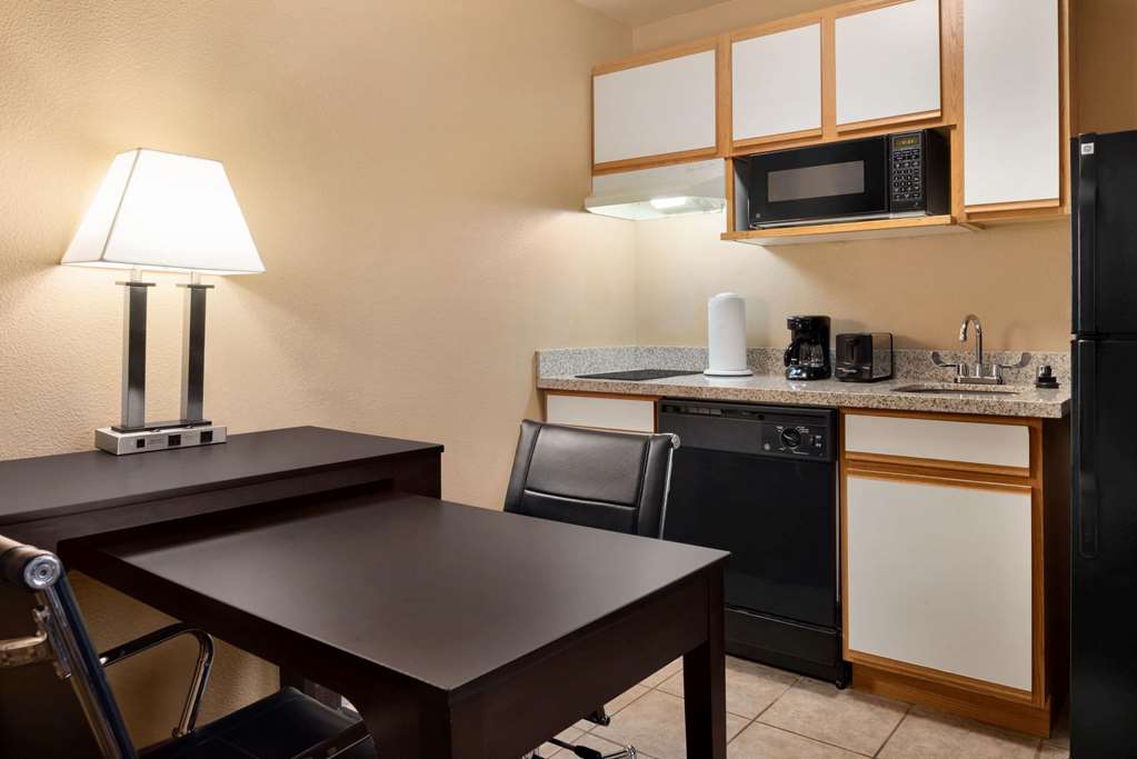 Hawthorn Extended Stay by Wyndham Milwaukee Airport - photo 13