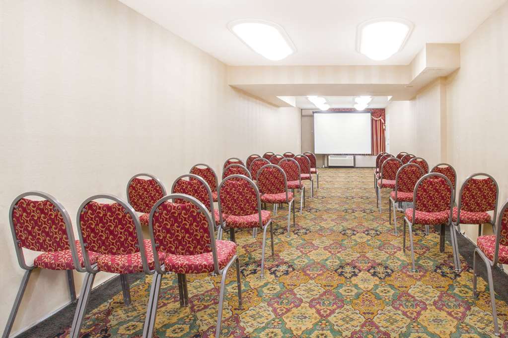 Ramada Hotel & Conference Center by Wyndham Edgewood - photo 22