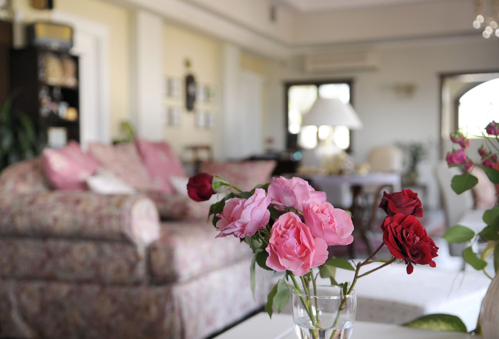 Jennifer Home Hotel — Drama — photo 4