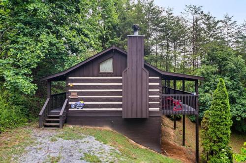 Blissful Bear Heaven Honeymoon Cabin — 4-Star Luxury Hotel in Sevierville, United States