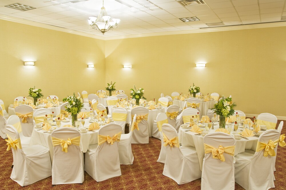 Holiday Inn Hotel & Suites Boston Peabody by IHG - photo 32